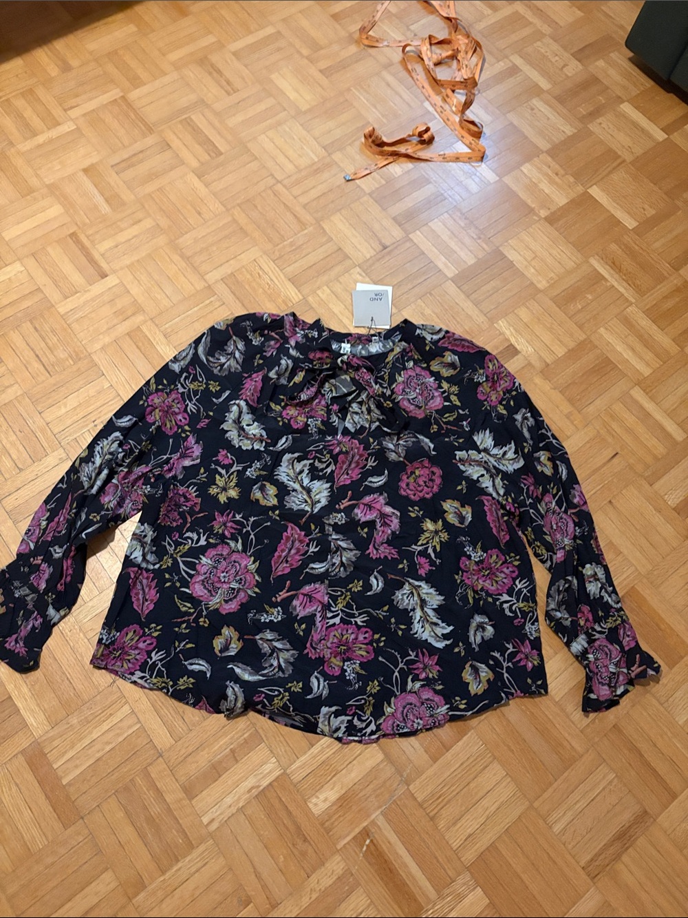 And/Or. Womens Floral Tie-Neck Blouse -